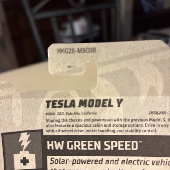 Hot Wheels Tesla Model Y 37/250 White - Picture 6 of 7
